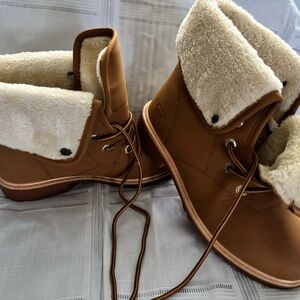 UGG Women's Tan Boots with Shearling Lining